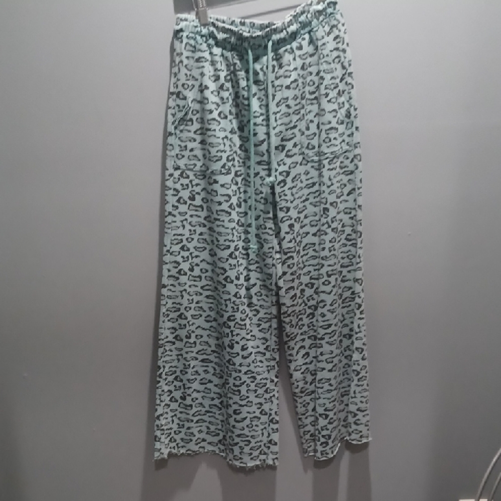 Easel Blue Leopard Print Cropped Pants